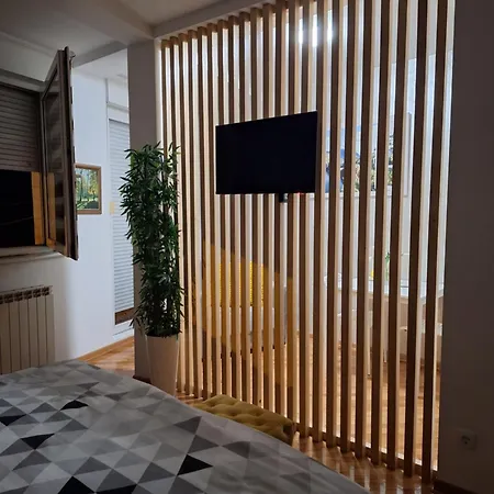 Valia Apartment *